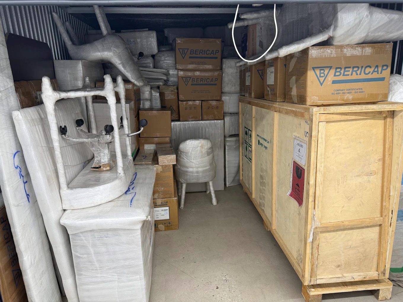 Business moving company in Toronto transporting office equipment with minimal downtime